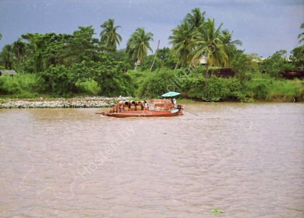 Boat full of Pots, Mae Nam Chao Phrayal River, Ayutthaya to Bangkok
